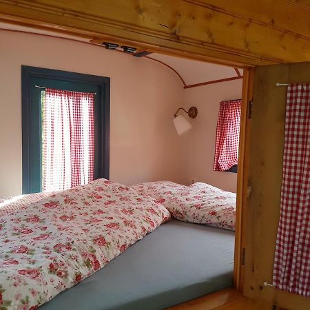 Вилла Gezellig Pipowagen In Остворне Экстерьер фото